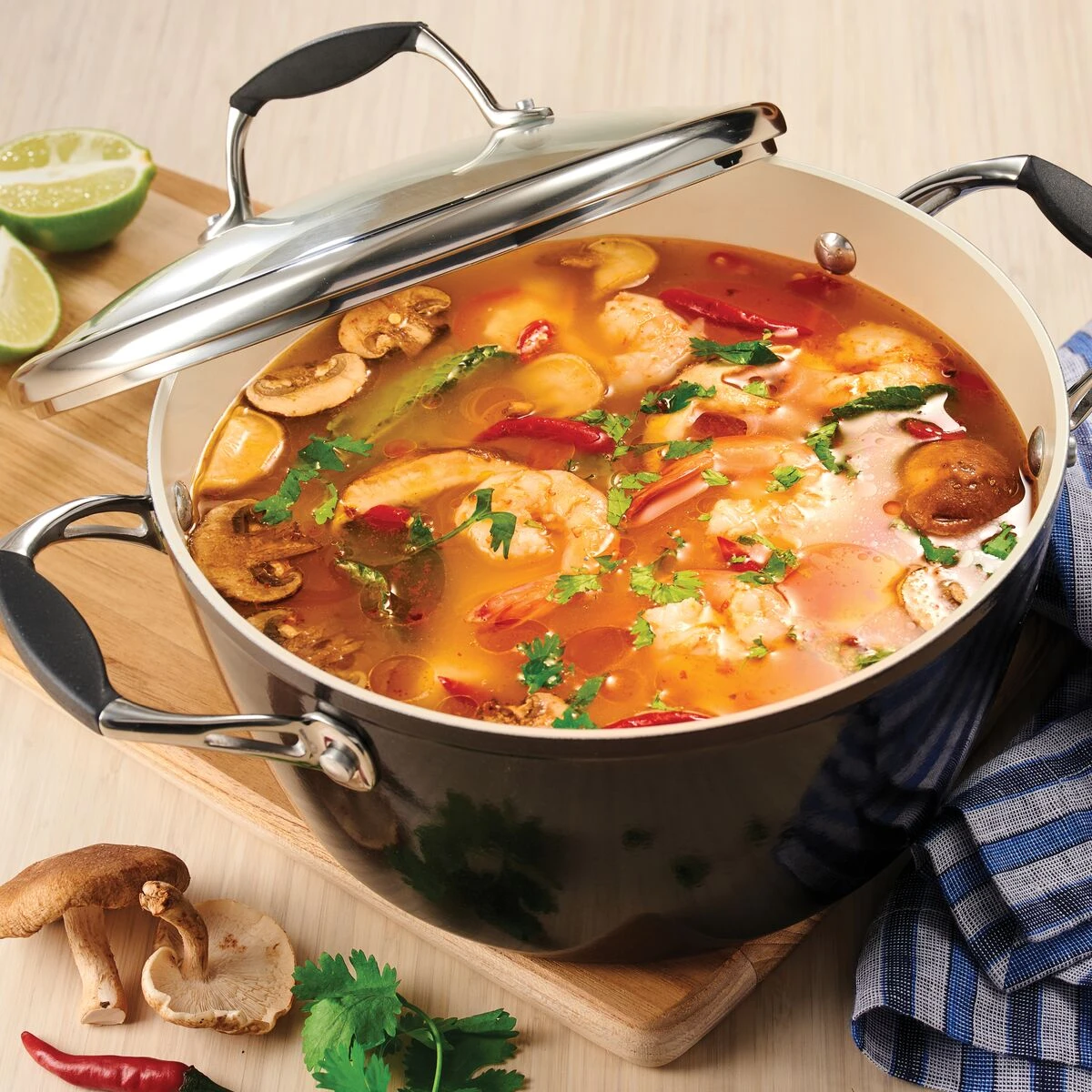 Tramontina 5 Qt Ceramic Covered Dutch Oven - Black 1 Tramontina 5 Qt Ceramic Covered Dutch Oven - Black