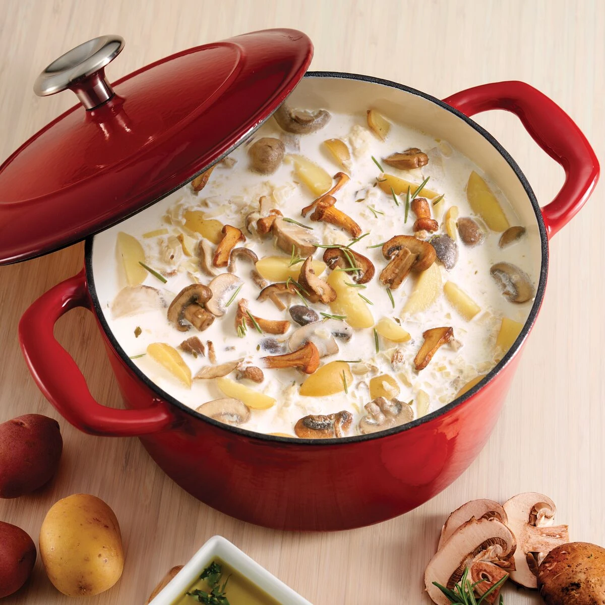 Tramontina 3.5 Qt Enameled Cast-Iron Series 1000 Covered Round Dutch Oven - Gradated Red 4 Tramontina 3.5 Qt Enameled Cast-Iron Series 1000 Covered Round Dutch Oven - Gradated Red - Image 4