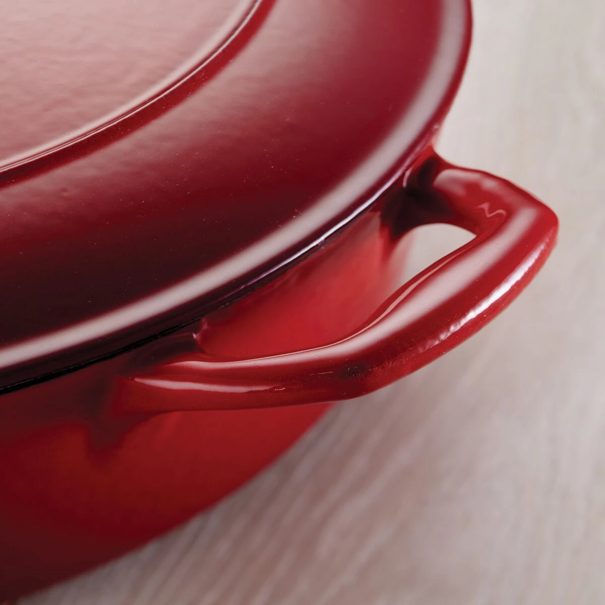 Tramontina 5.5 Qt Enameled Cast-Iron Series 1000 Covered Round Dutch Oven - Gradated Red 3 Tramontina 5.5 Qt Enameled Cast-Iron Series 1000 Covered Round Dutch Oven - Gradated Red - Image 3