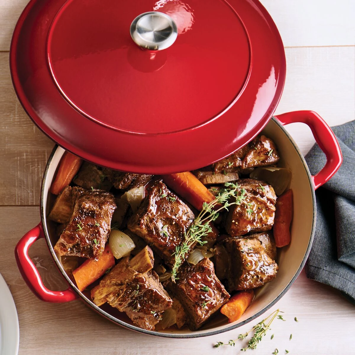 Tramontina 5.5 Qt Enameled Cast-Iron Series 1000 Covered Round Dutch Oven - Gradated Red 1 Tramontina 5.5 Qt Enameled Cast-Iron Series 1000 Covered Round Dutch Oven - Gradated Red