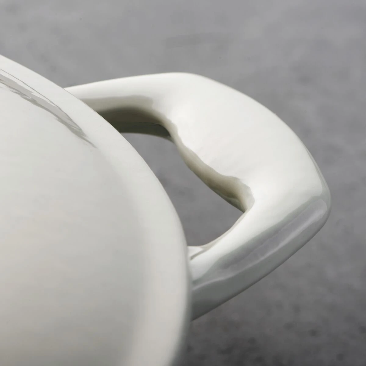 Tramontina 5.5 Qt Enameled Cast Iron Round Dutch Oven - Latte With Gold Stainless Steel Knob 5 Tramontina 5.5 Qt Enameled Cast Iron Round Dutch Oven - Latte With Gold Stainless Steel Knob - Image 5