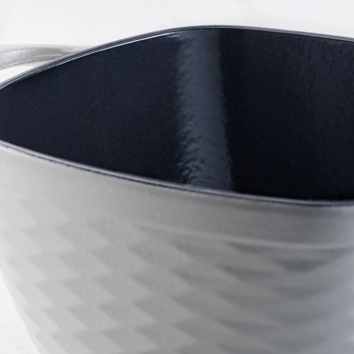 Tramontina Prisma 7 Qt Enameled Cast Iron Covered Square Dutch Oven - Matte Gray 4 Tramontina Prisma 7 Qt Enameled Cast Iron Covered Square Dutch Oven - Matte Gray - Image 4