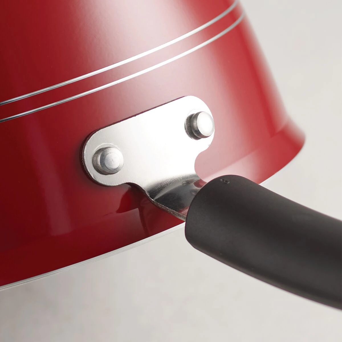 Tramontina Sicilia 4.5 Qt Aluminum Nonstick Covered Chef''s Pan - Raspberry 4 Tramontina Sicilia 4.5 Qt Aluminum Nonstick Covered Chef''s Pan - Raspberry - Image 4