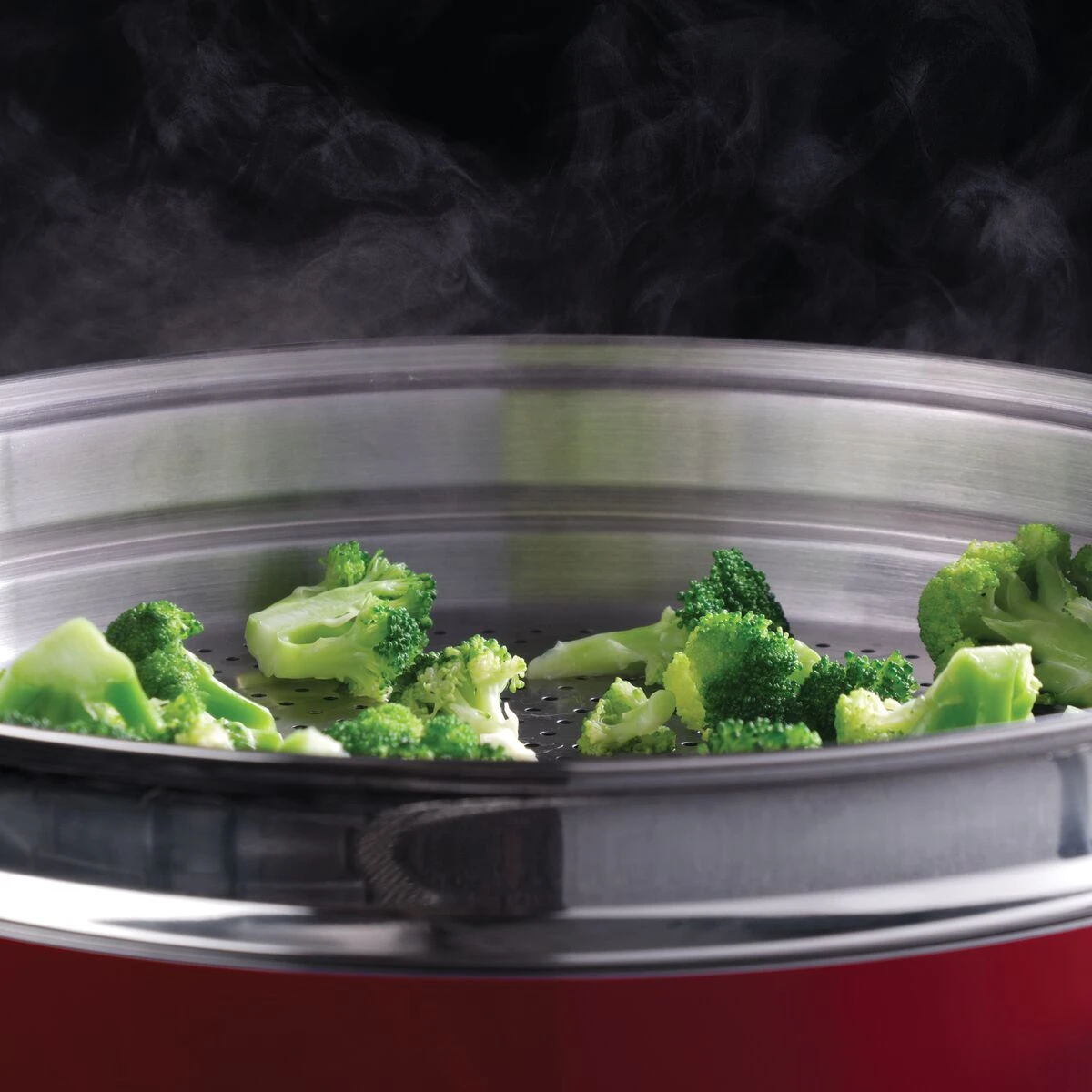 Tramontina 5.5 Quart Nonstick Everyday Pan - Metallic Red 5 Tramontina 5.5 Quart Nonstick Everyday Pan - Metallic Red - Image 5