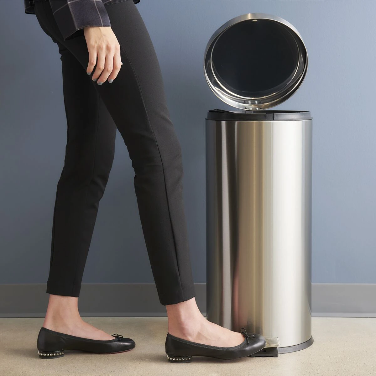 Tramontina 8 Gallon Stainless Steel Round Step Can 2 Tramontina 8 Gallon Stainless Steel Round Step Can - Image 2